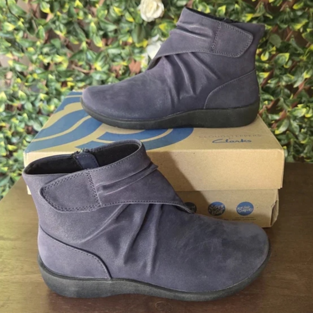Size 5 Navy Blue Booties Clarks CloudSteppers Sillian Tana Flats NIB - Picture 2 of 3